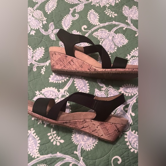 Black sandals, size 9.5 Life Stride Soft System. Wedge heel. - Picture 3 of 6